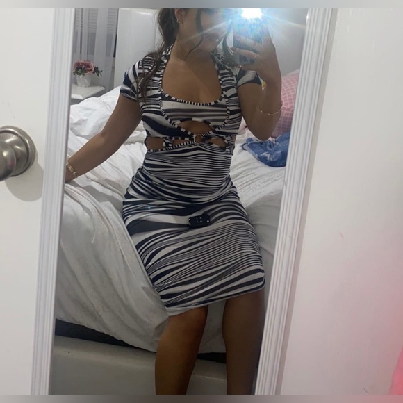 ABSTRACT DRESS - Picture 2 of 3